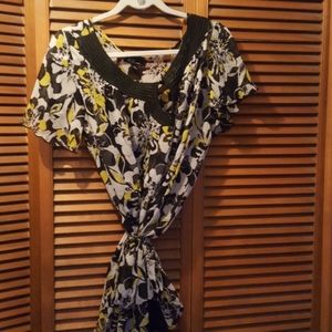 AGB WOMEN 'S Blouse. Yellow, white and black.